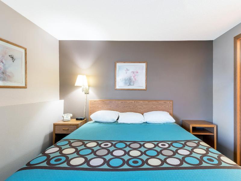 Super 8 by Wyndham Milbank SD image