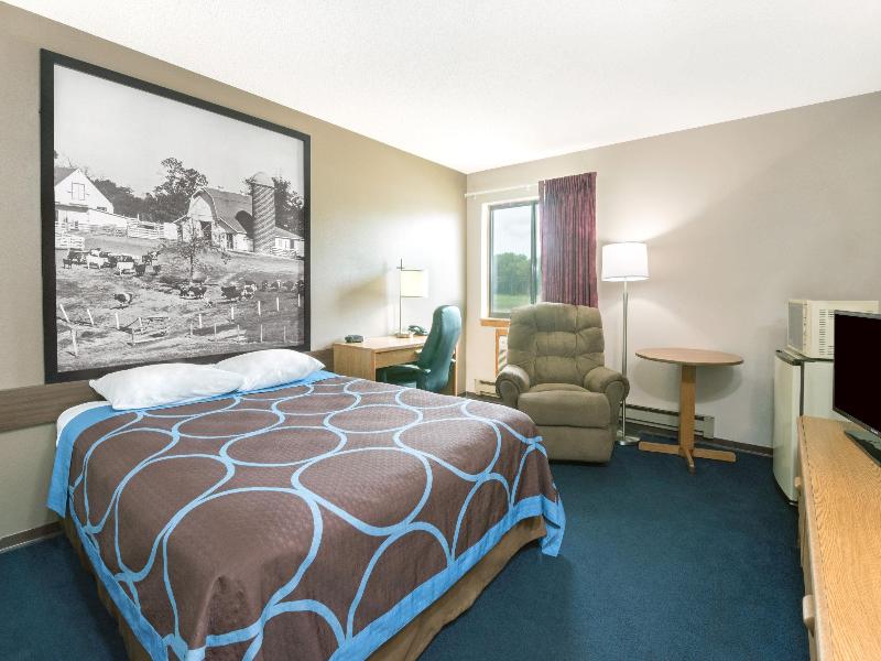 Super 8 by Wyndham Milbank SD image