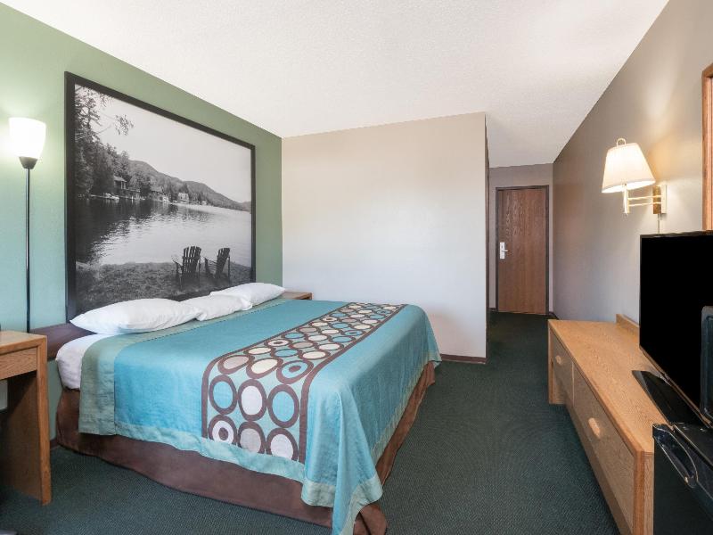 Super 8 by Wyndham Milbank SD image