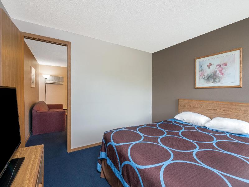 Super 8 by Wyndham Milbank SD image