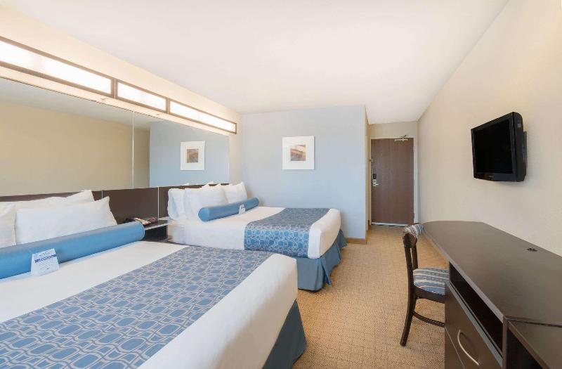 Microtel Inn & Suites By Wyndham Stanley image