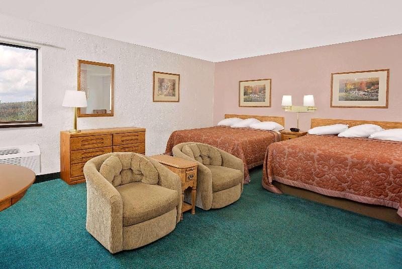 Super 8 by Wyndham Cut Bank image 5