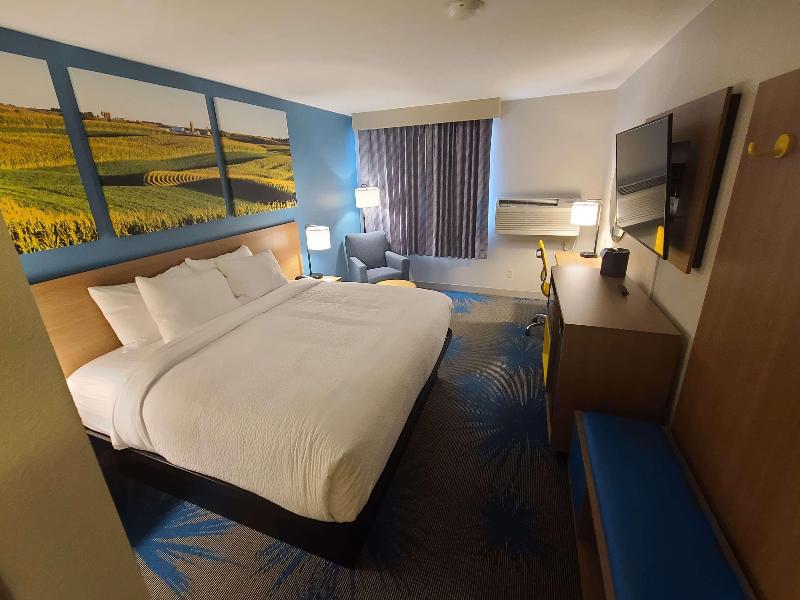 Days Inn by Wyndham Johnson Creek image
