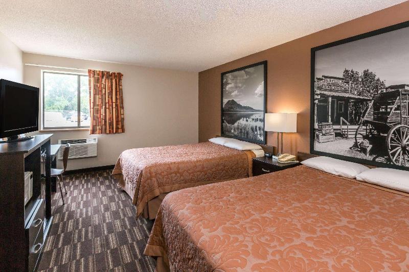 Super 8 By Wyndham Madison image 5