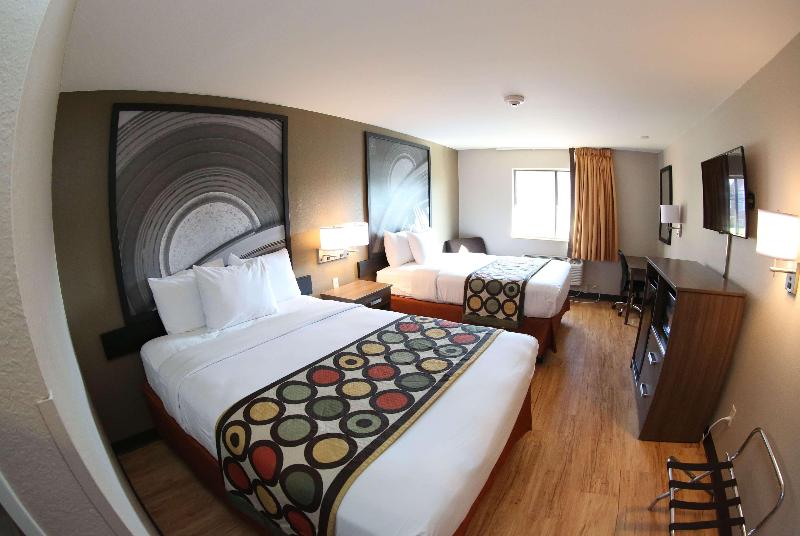 Super 8 by Wyndham Portsmouth image