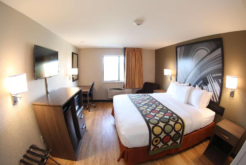 Super 8 by Wyndham Portsmouth image