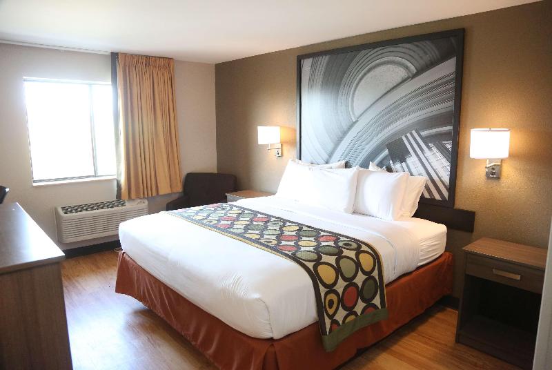 Super 8 by Wyndham Portsmouth image