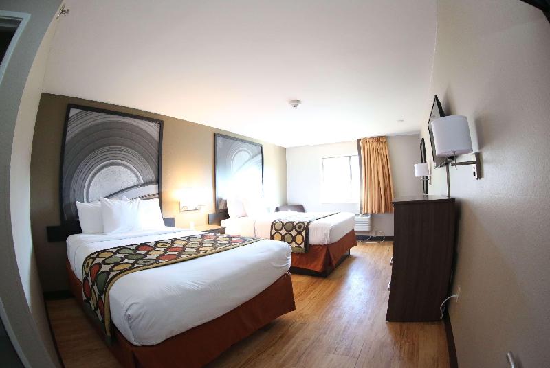 Super 8 by Wyndham Portsmouth image