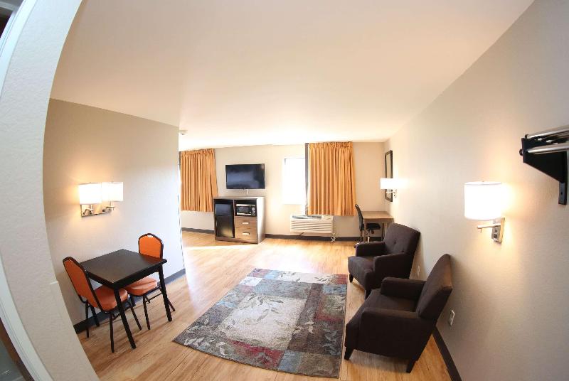 Super 8 by Wyndham Portsmouth image