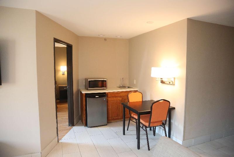 Super 8 by Wyndham Portsmouth image