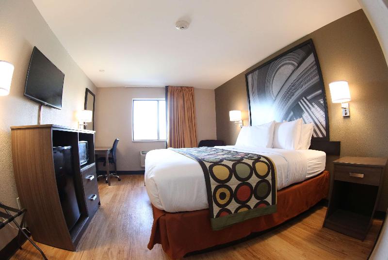 Super 8 by Wyndham Portsmouth image