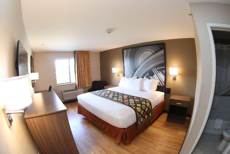 Super 8 by Wyndham Portsmouth image