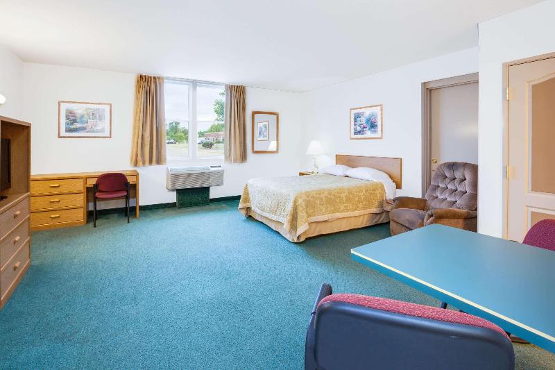 Super 8 By Wyndham Brooklyn image