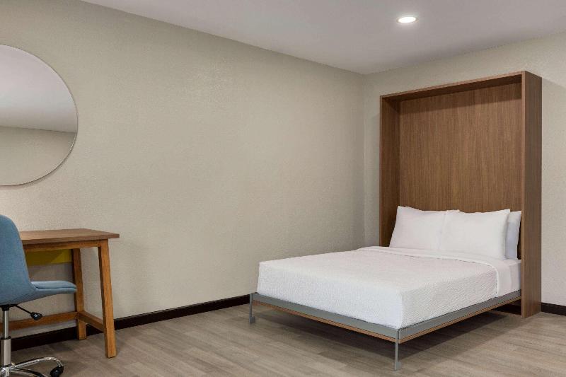 Days Inn by Wyndham Hillsboro image