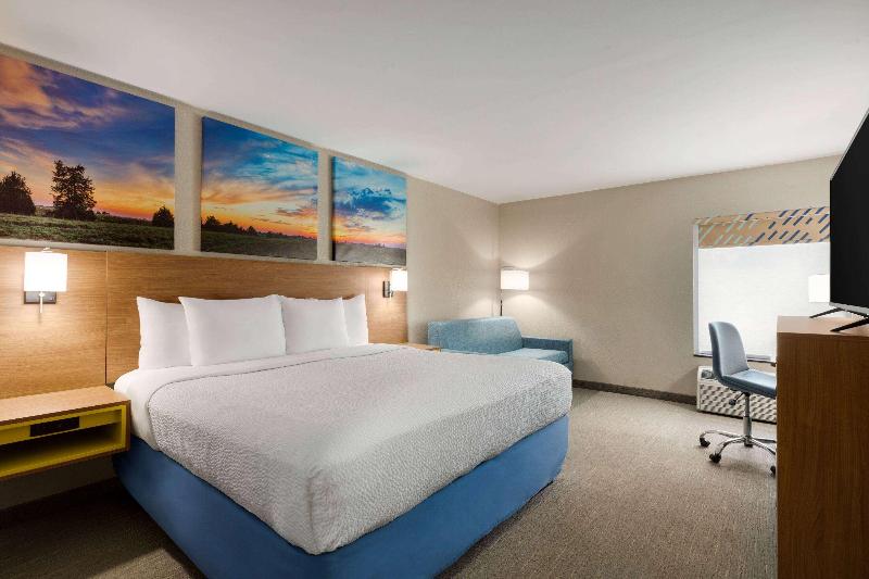 Days Inn by Wyndham Hillsboro image