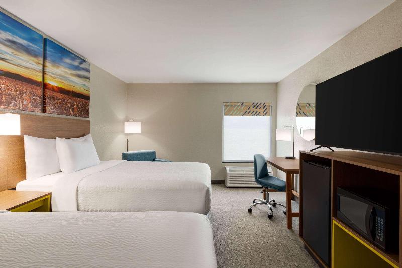 Days Inn by Wyndham Hillsboro image 3