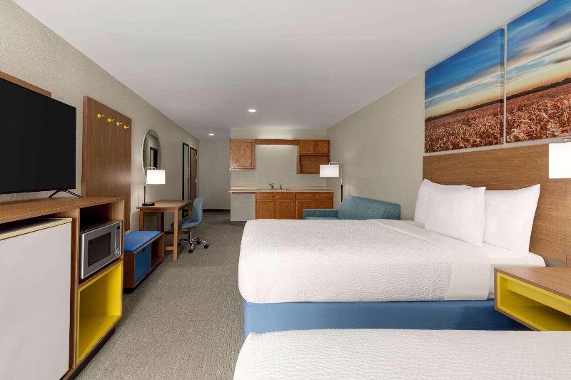 Days Inn by Wyndham Hillsboro image 9
