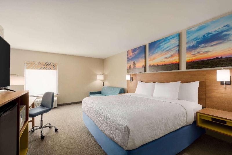 Days Inn by Wyndham Hillsboro image