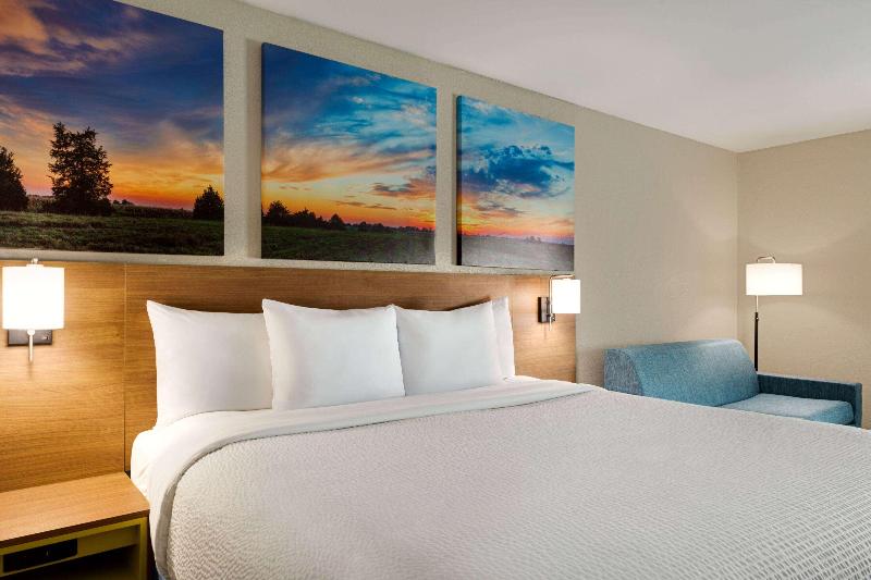 Days Inn by Wyndham Hillsboro image