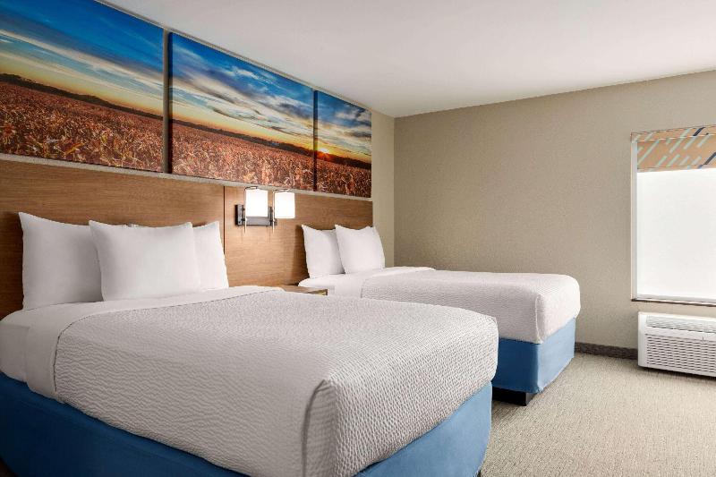 Days Inn by Wyndham Hillsboro image