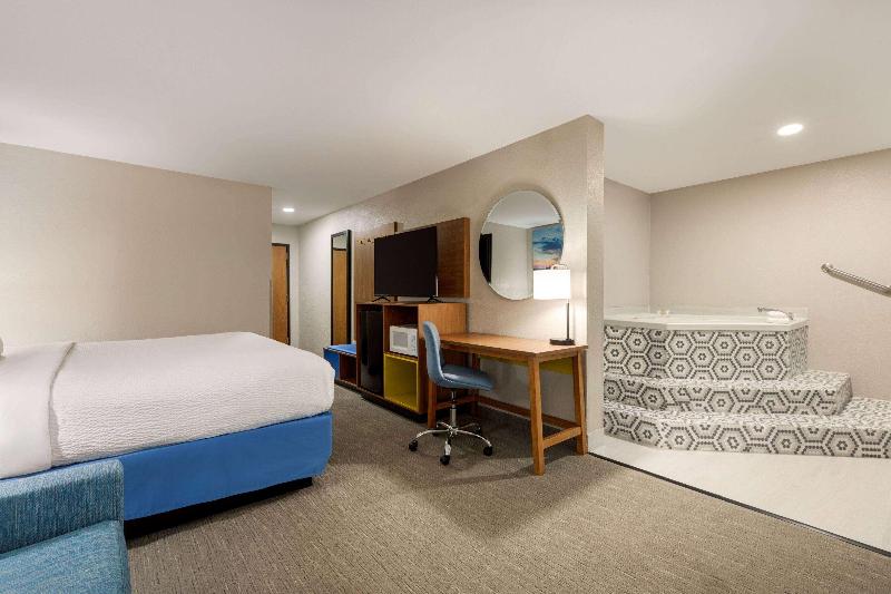 Days Inn by Wyndham Hillsboro image