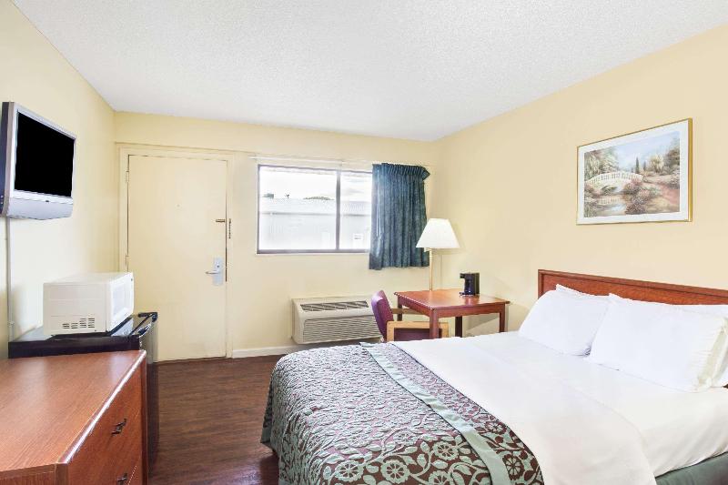 Days Inn By Wyndham Athens, Oh image