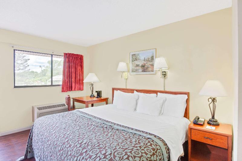 Days Inn By Wyndham Athens, Oh image