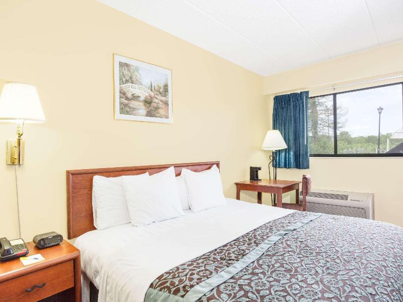 Days Inn By Wyndham Athens, Oh image