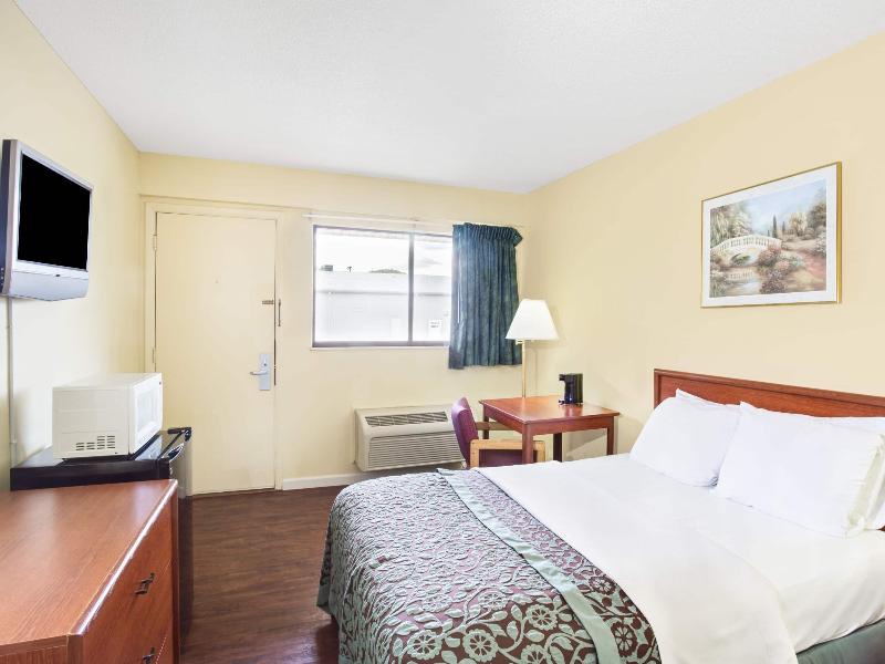 Days Inn By Wyndham Athens, Oh image