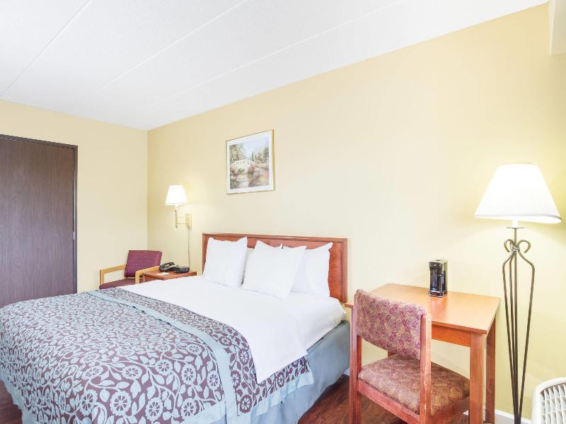 Days Inn By Wyndham Athens, Oh image