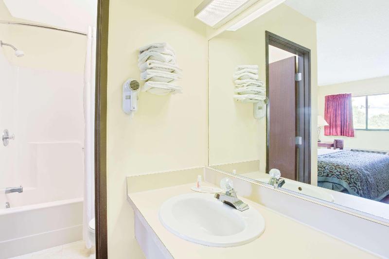 Days Inn By Wyndham Athens, Oh image