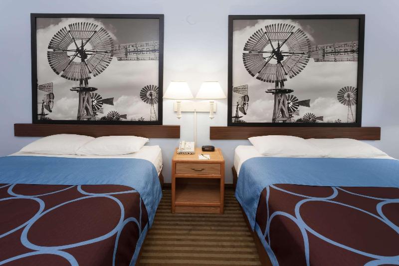 Super 8 by Wyndham Huntington image