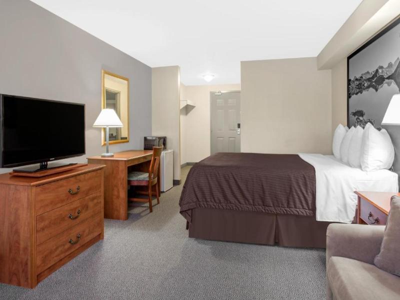 Super 8 by Wyndham Sault Ste. Marie image
