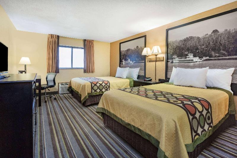 Super 8 by Wyndham Iowa Falls image 3