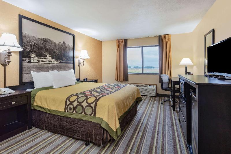 Super 8 by Wyndham Iowa Falls image