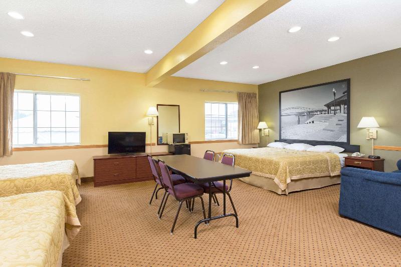 Super 8 By Wyndham Osage image