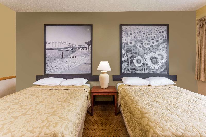 Super 8 By Wyndham Osage image