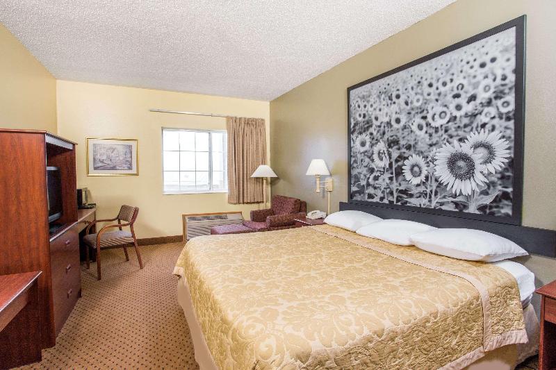 Super 8 By Wyndham Osage image