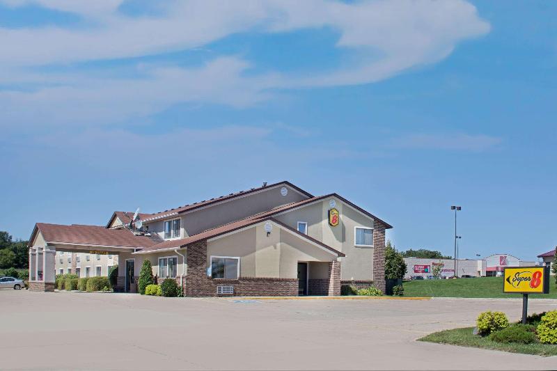 Super 8 by Wyndham Charles City image