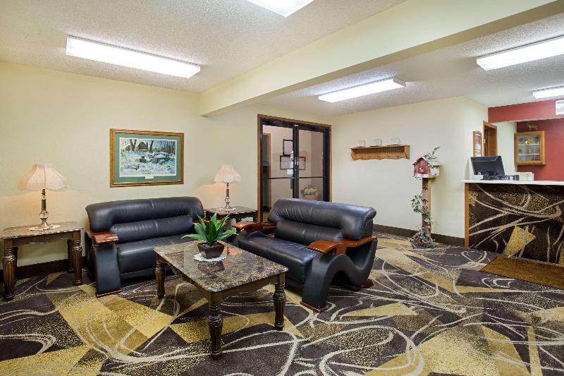 Super 8 by Wyndham Charles City image