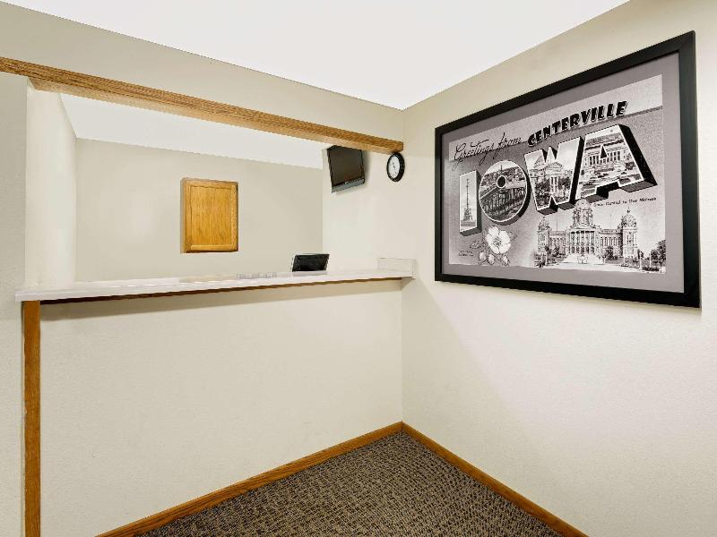 Super 8 by Wyndham Centerville — view