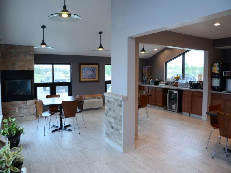 Super 8 by Wyndham Centerville image 3