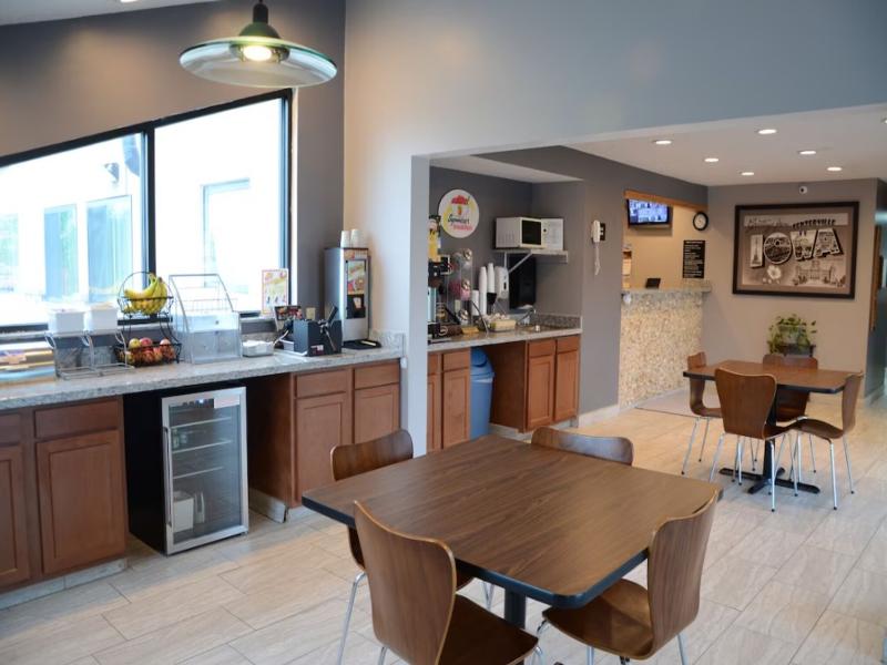 Super 8 by Wyndham Centerville image
