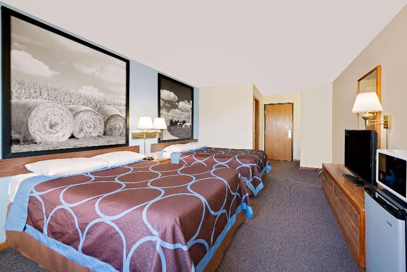 Super 8 by Wyndham Centerville image 7