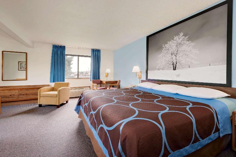 Super 8 by Wyndham Centerville image