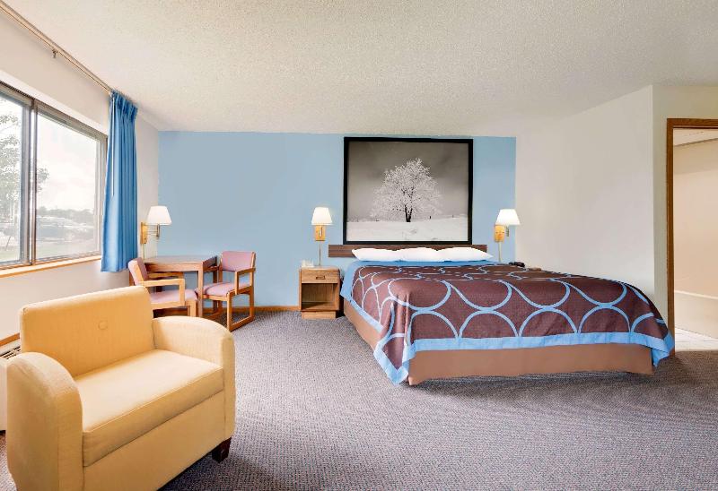 Super 8 by Wyndham Centerville image