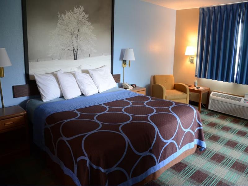Super 8 by Wyndham Centerville image