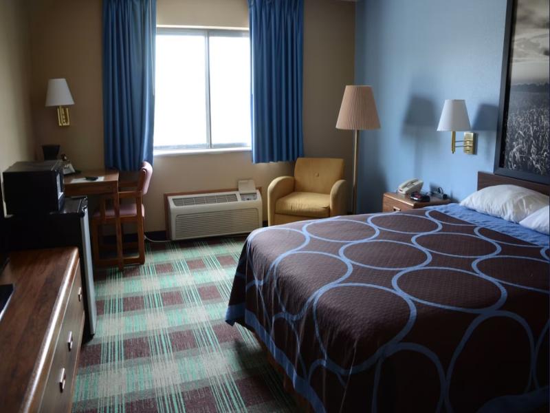 Super 8 by Wyndham Centerville image
