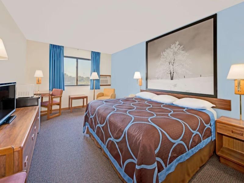 Super 8 by Wyndham Centerville image