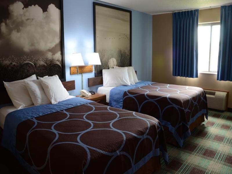 Super 8 by Wyndham Centerville image
